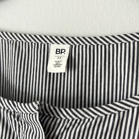 Cropped Button Up Striped Shirt - Picture 3 of 4